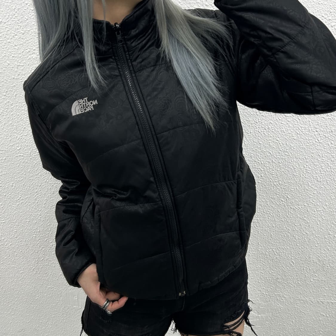 노스페이스 오리엔탈 플라워패턴 로고 블랙 경량 자켓 90 상품이미지2