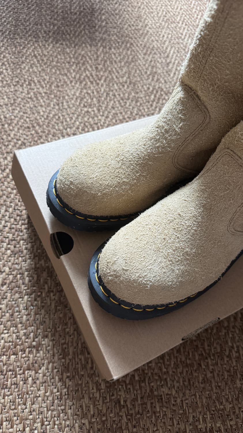 닥터마틴 x스투시 2295 데콘 샌드 헤어리 스웨이드 부츠 탄  상품이미지5