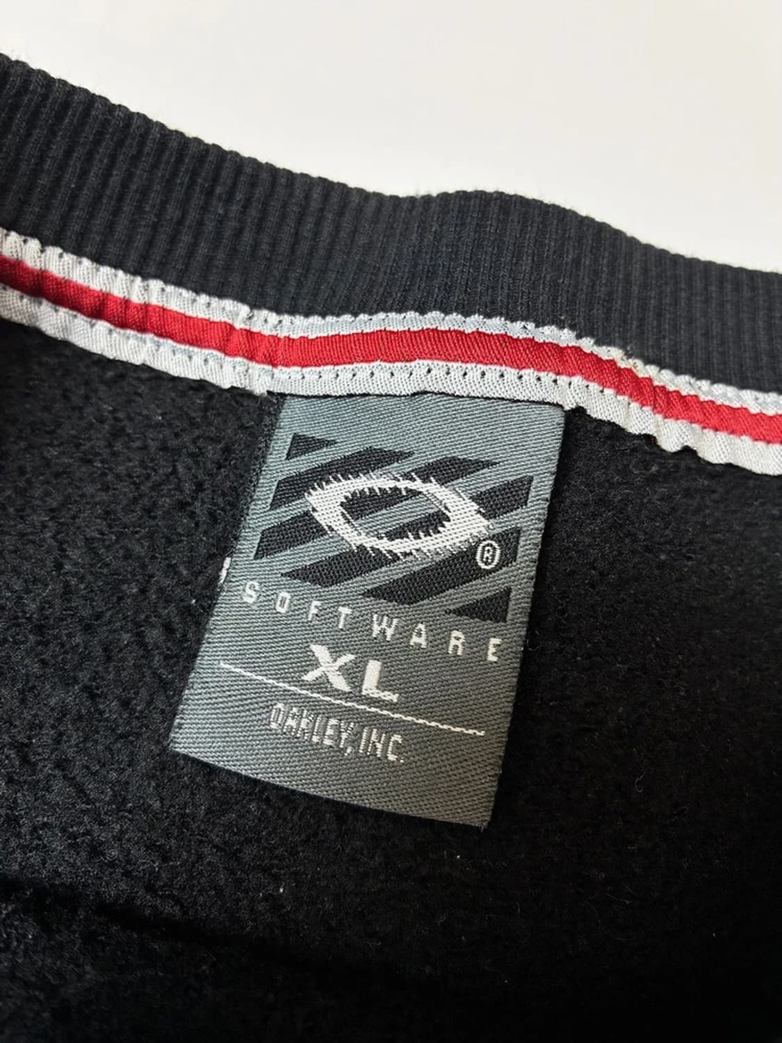 오클리 빈티지 소프트웨어 블랙 센터 로고 맨투맨 PN8863 상품이미지5