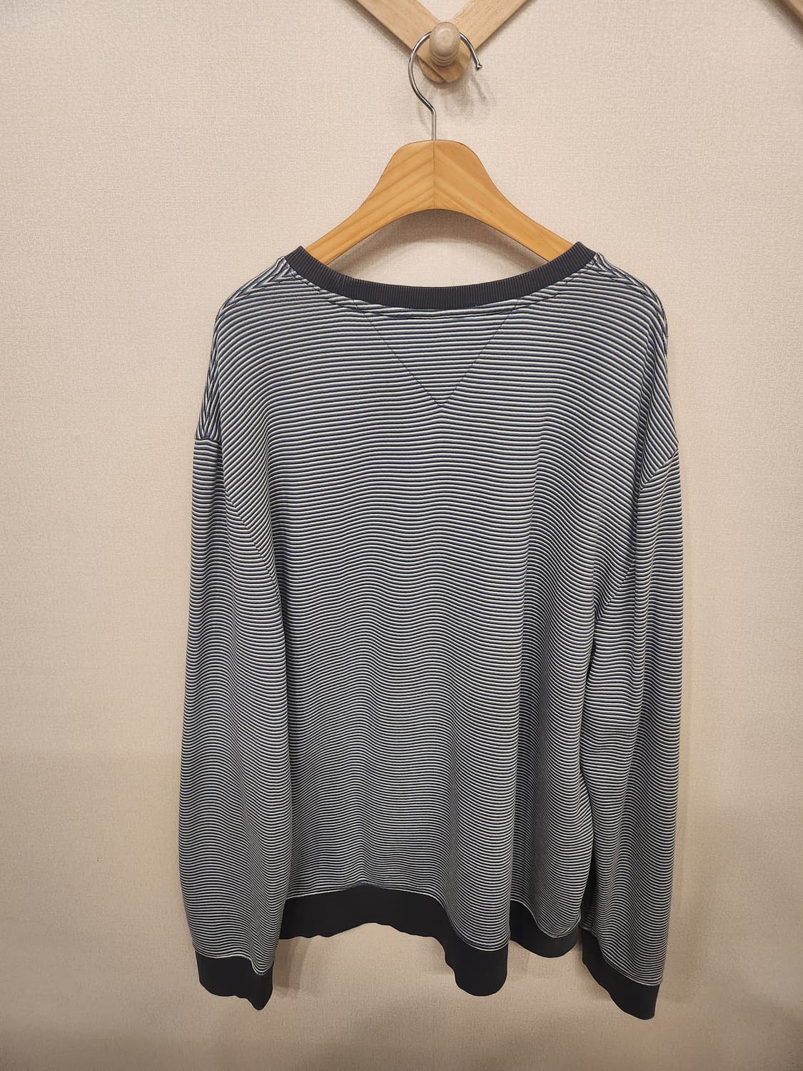 ((타미힐피거)) 스트라이프 오버핏 맨투맨 상품이미지4