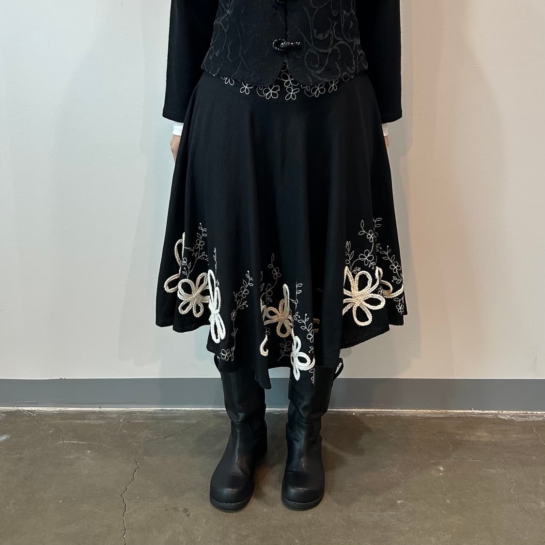 블랙 플라워패턴 플레어 스커트 상품이미지3