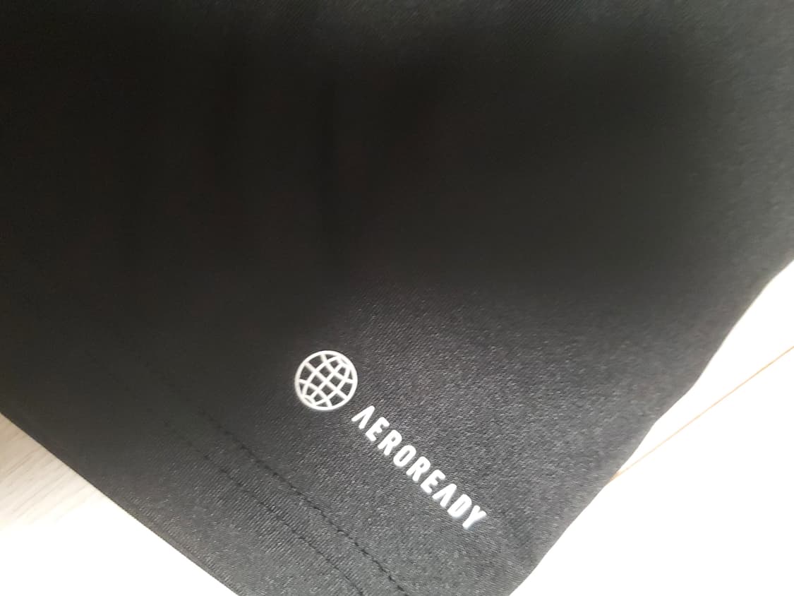 새상품급)아디다스 블랙 폴로 반팔 티셔츠 xl

아디다스 블랙 폴로 반팔 상품이미지2