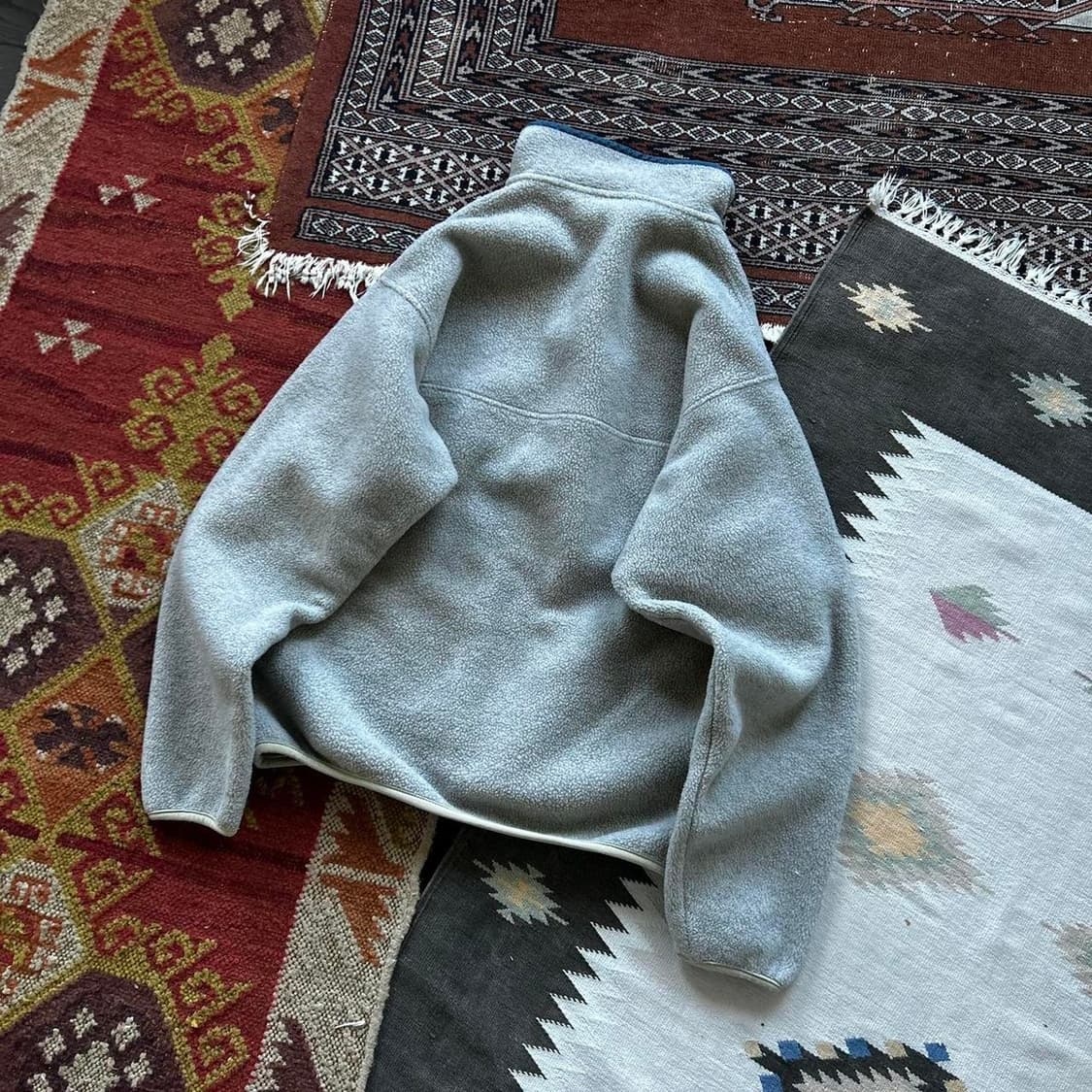 13FW 파타고니아 클래식 신칠라 스냅-티 플리스 풀오버 라이트그레이 상품이미지3