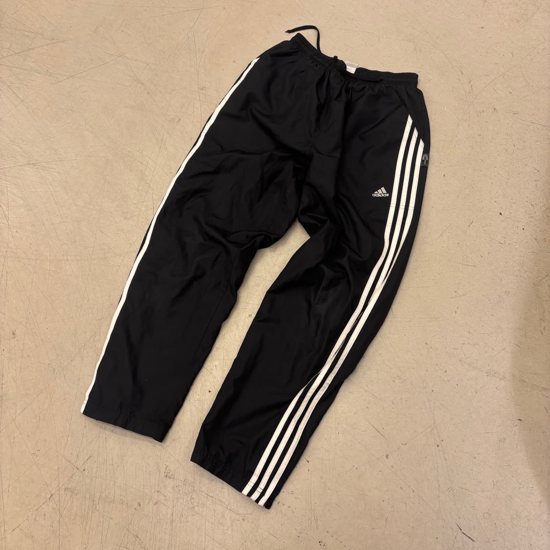 아디다스 이큅먼트 삼선 트레이닝 팬츠 상품이미지1