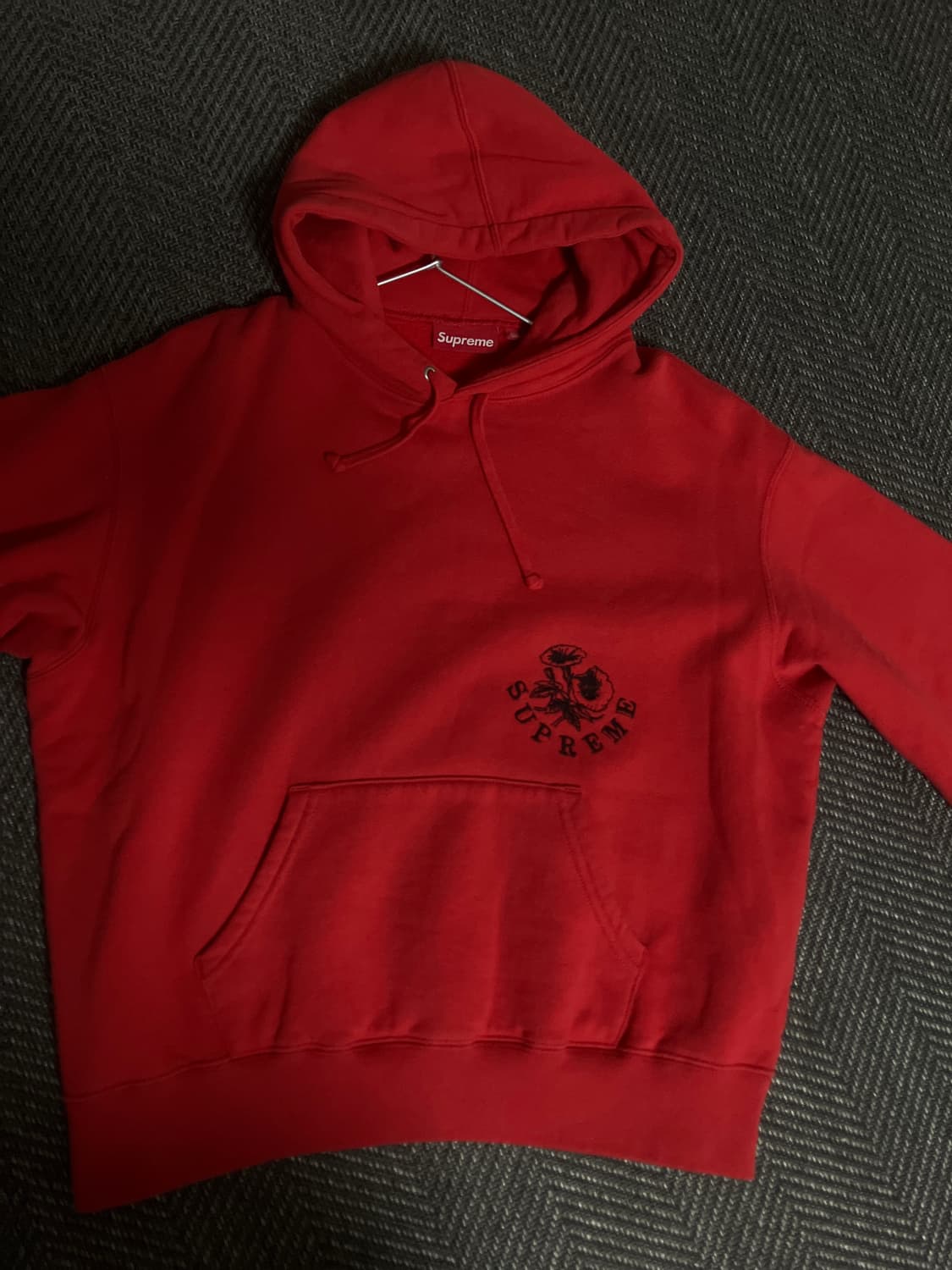 슈프림 자수 레드후드 상품이미지1