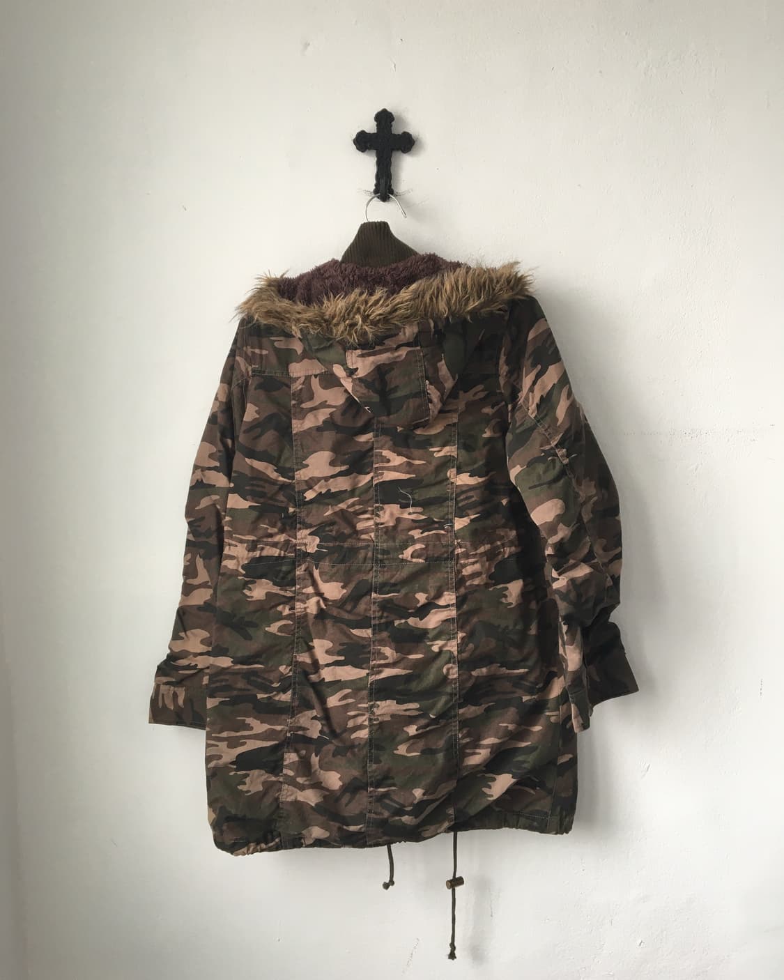 Fake fur hood camo pattern jacket 상품이미지3