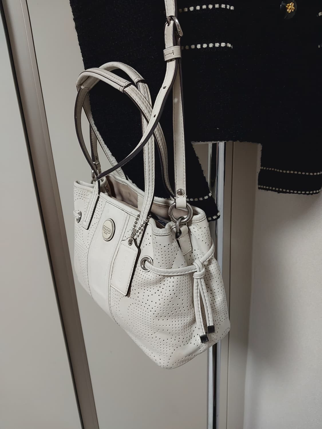 코치 빈티지 화이트 투웨이백 상품이미지4