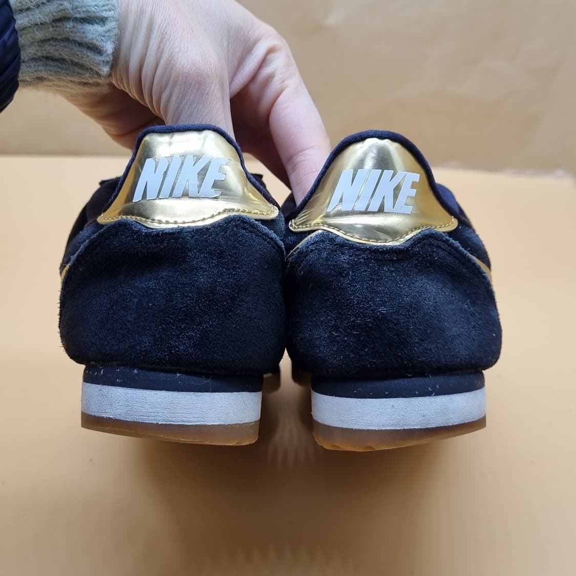 나이키 코르테즈 블랙/골드 운동화 240 상품이미지4