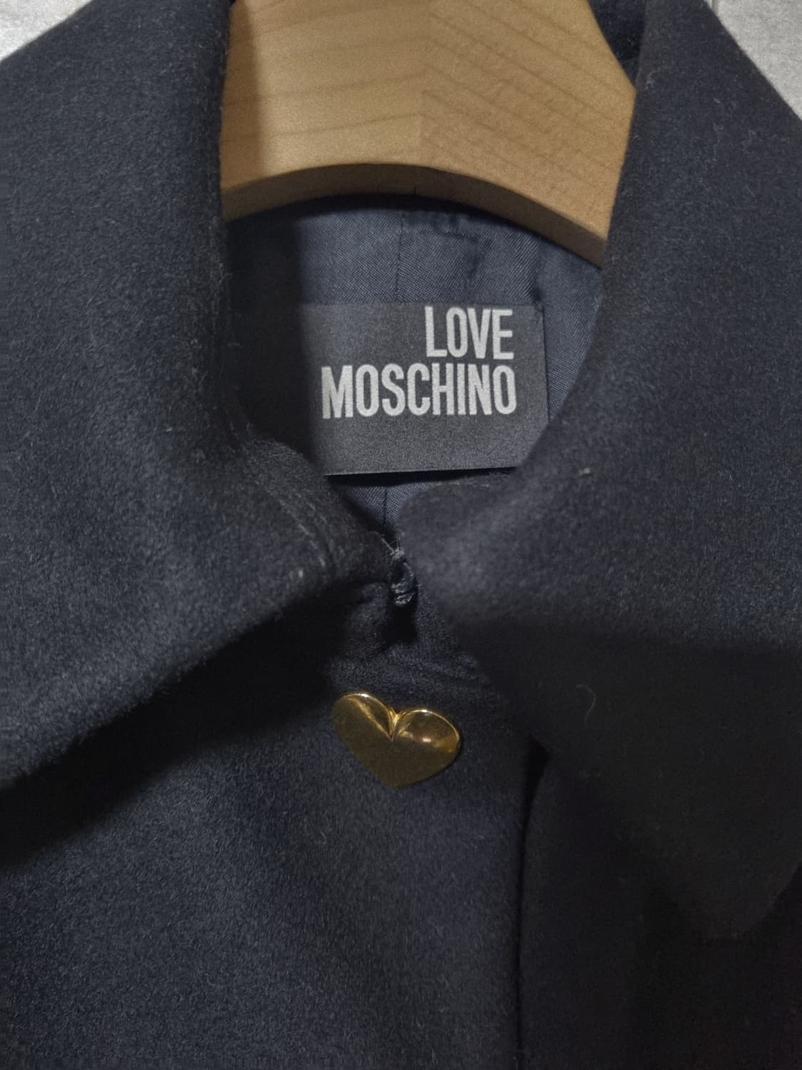 정품) 모스키노  블랙  하트금장 코트  상품이미지4