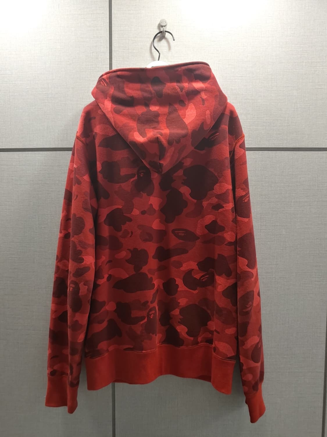 [L] 베이프 스왈로브스키 베이프 로고 레드카모 후드집업 상품이미지2