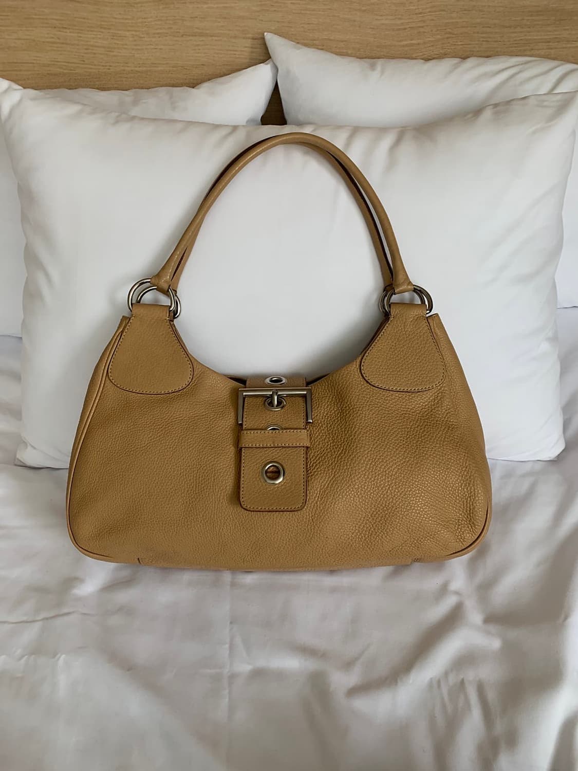 프라다 문 숄더백 상품이미지1