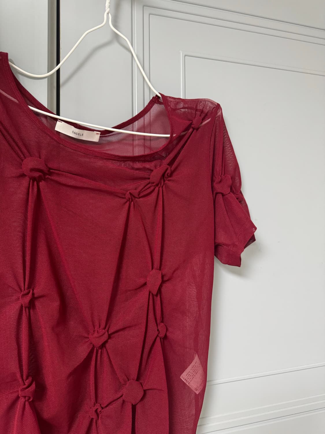 카셀 MESH DOT SHIRRED T-SHIRT, RED 상품이미지3