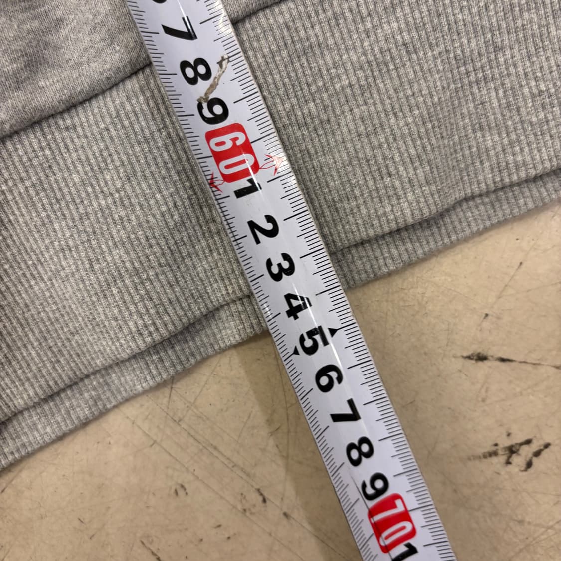 디스커버리 그레이 빅로고 맨투맨 상품이미지4