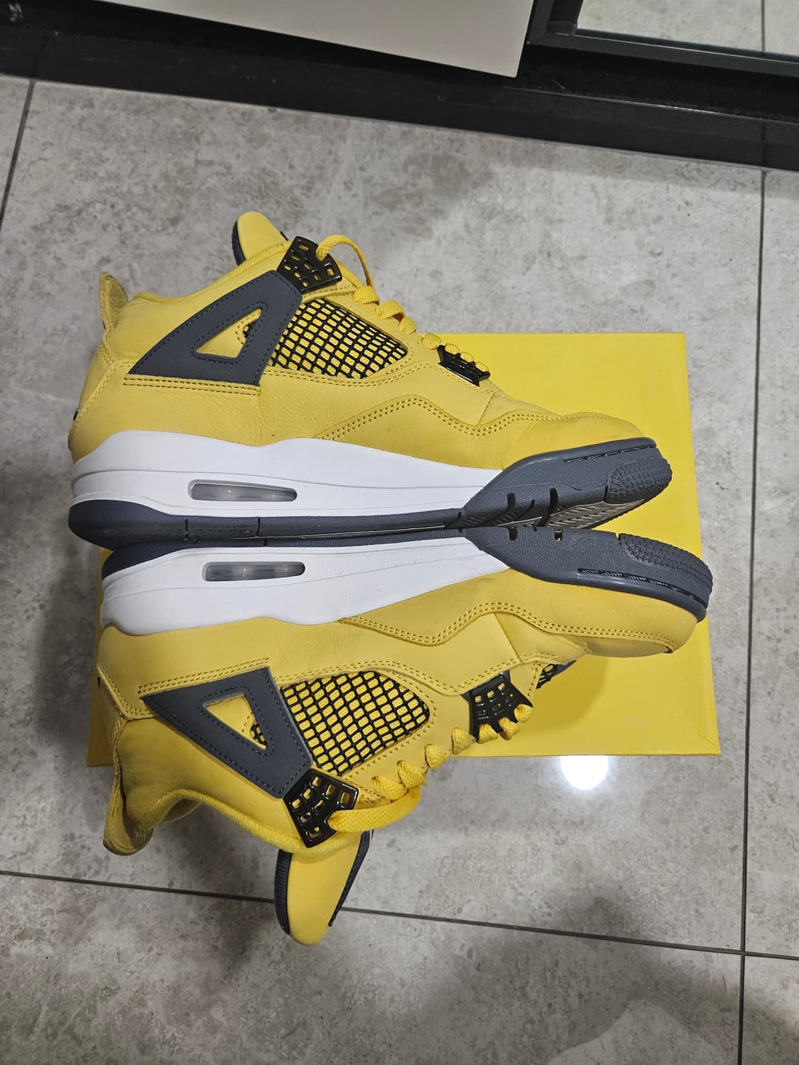 조던 4 투어옐로우 상품이미지1