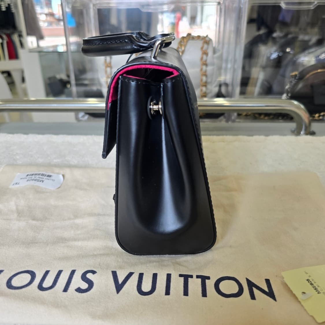 [중고/정품] 루이비통 클루니 미니 에피 블랙 토트백 상품이미지6