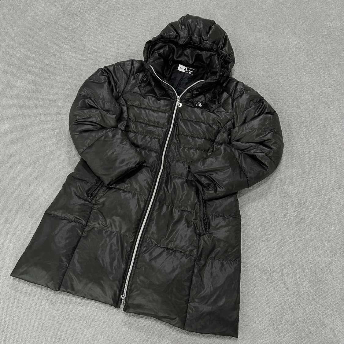 블랙앤화이트 후드 롱 패딩 블랙 3 상품이미지1