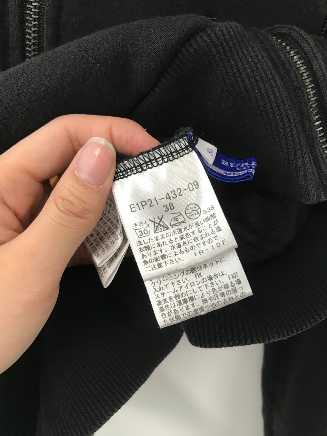 버버리 블루라벨 자수로고 블랙 후드집업 상품이미지6