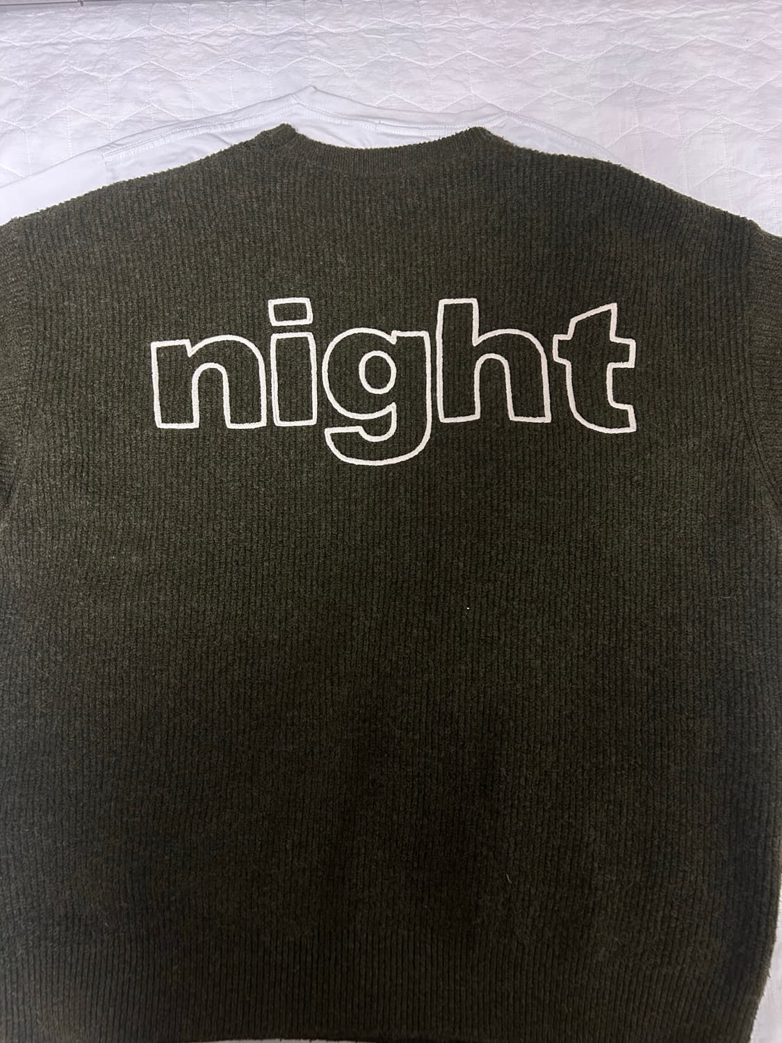 체인스티치 레터링 니트 풀오버 카키 상품이미지2