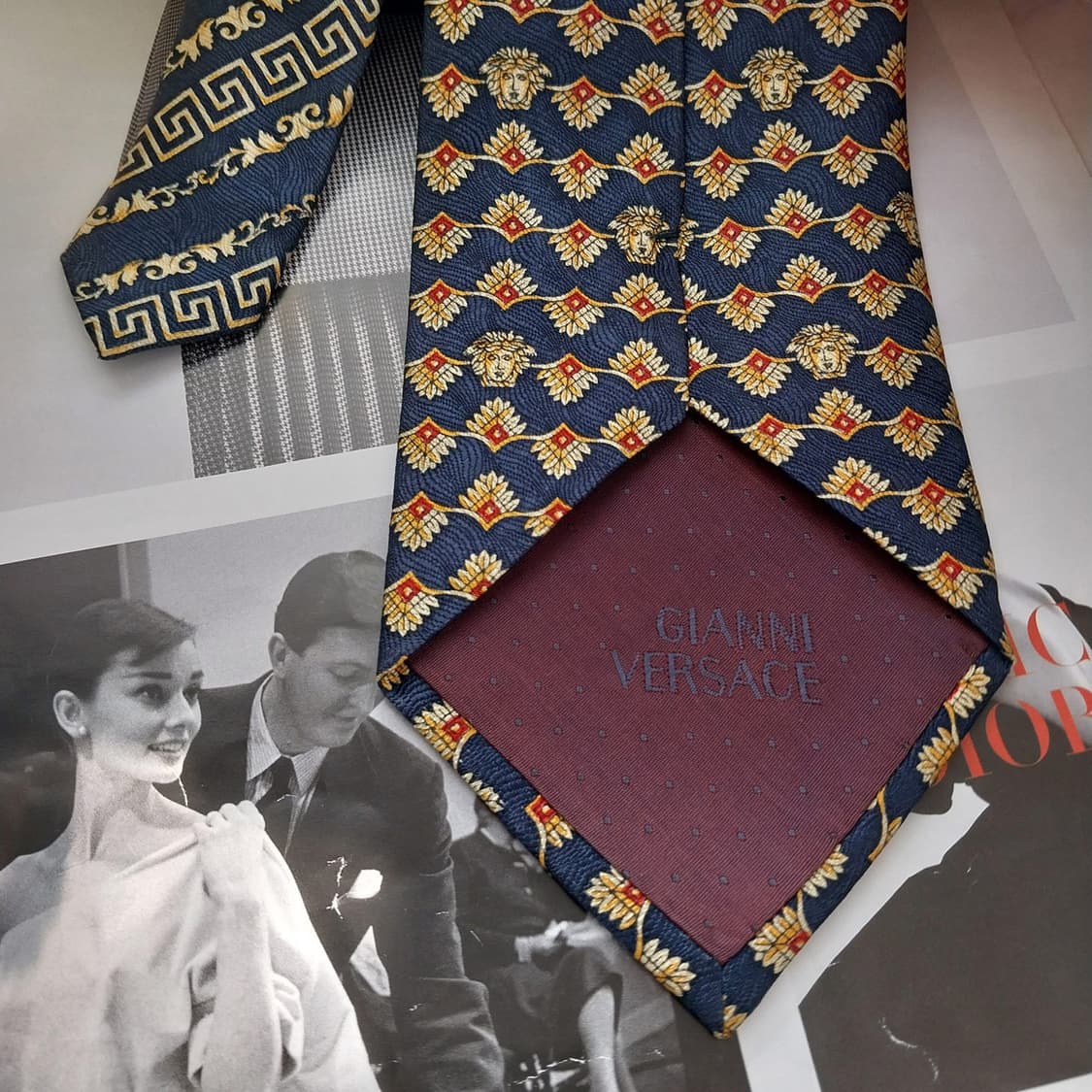 베르사체 실크 네이비&골드 메두사 넥타이 9.5cm A+등급 K1375
 상품이미지6