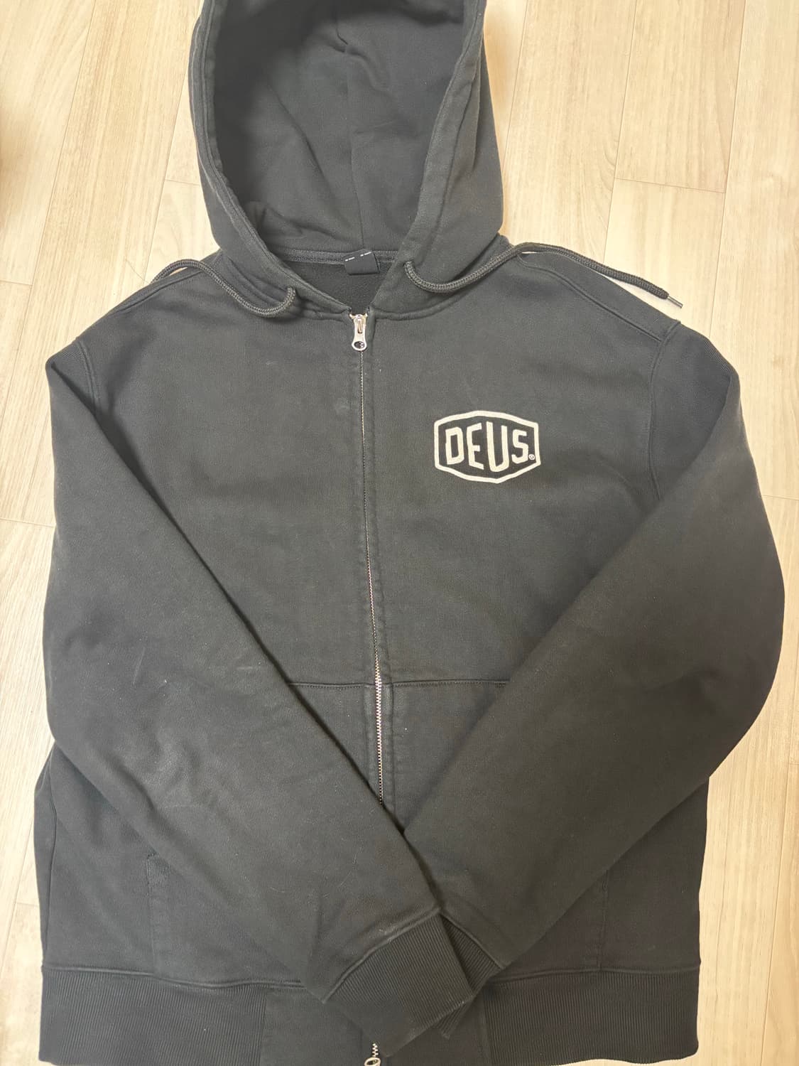 데우스 엑스 마키나 서울 후드집업 상품이미지2