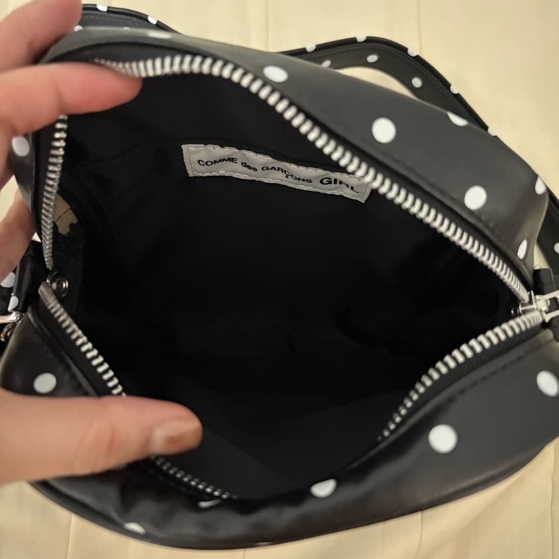 꼼데가르송 걸 도트 크로스백 검정 상품이미지4