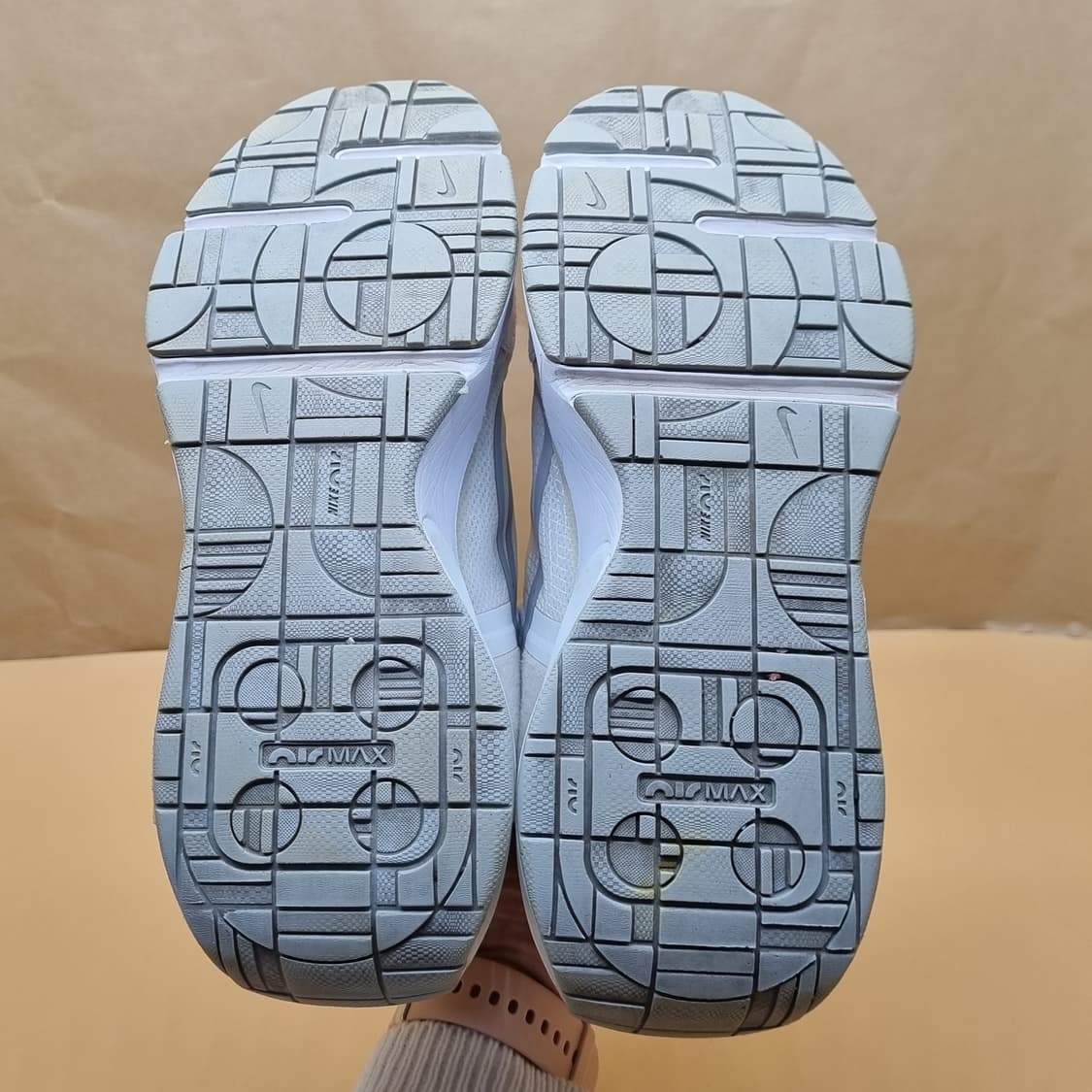 나이키 에어맥스 인터락 여성운동화230  상품이미지3