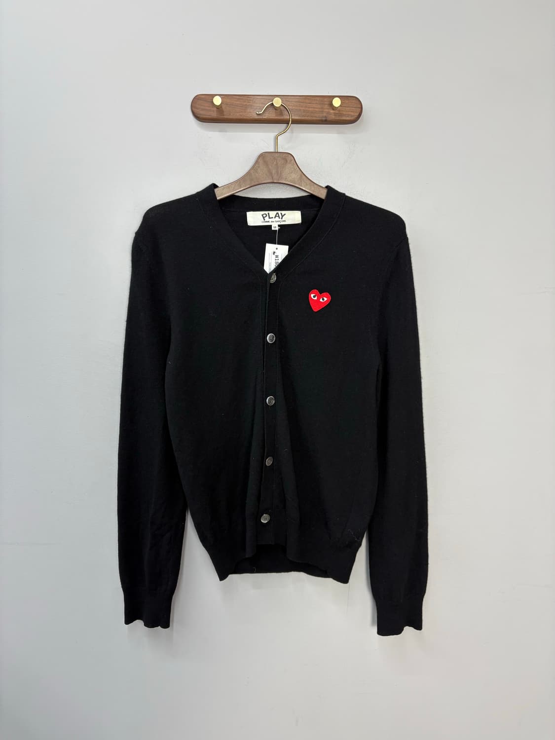 꼼데가르송플레이 블랙 레드와펜 모 가디건 A2969 상품이미지2