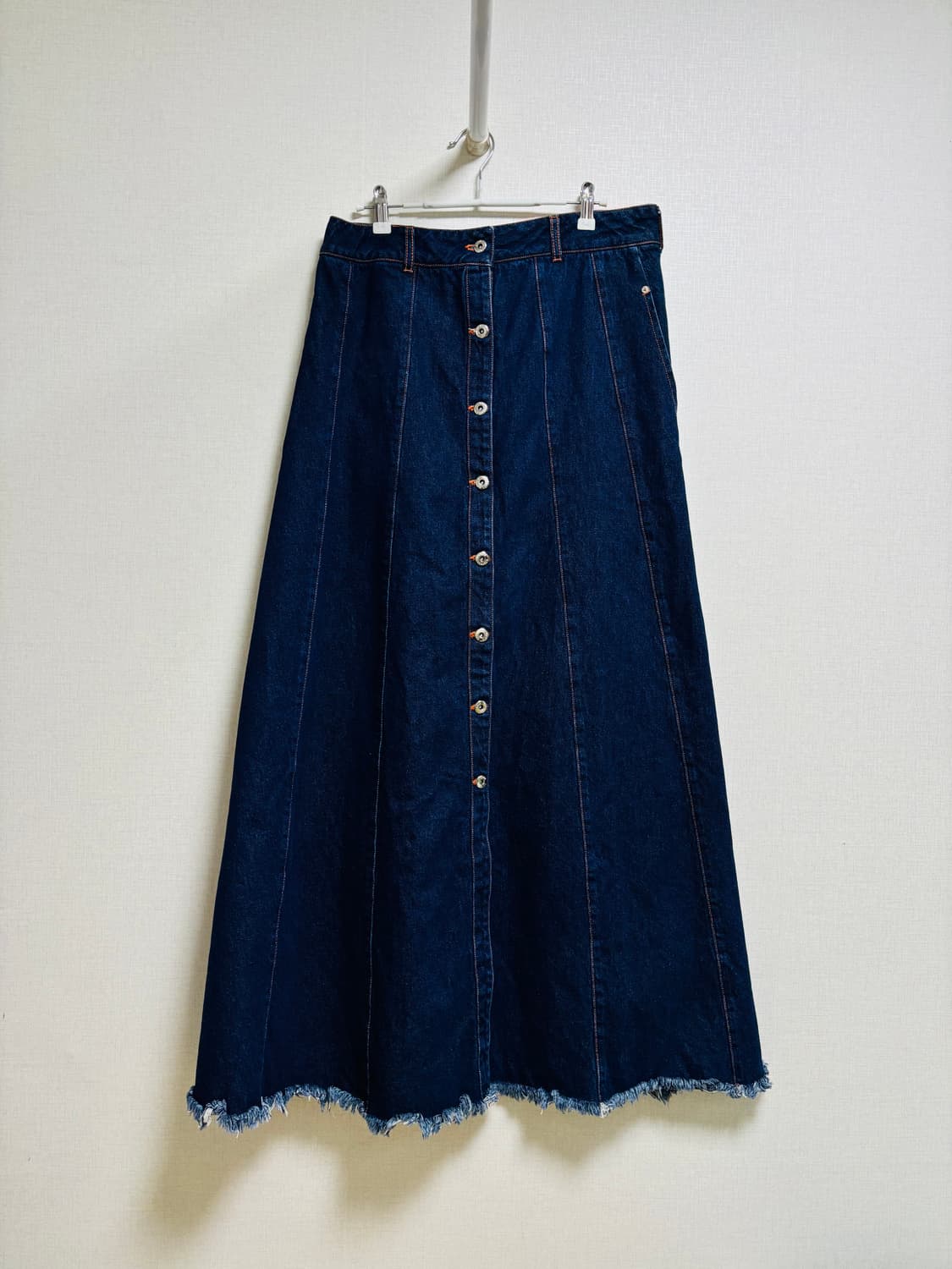 (디자이너 : 소냐 카라스코) 버튼 데님 플레어 롱 스커트 상품이미지1