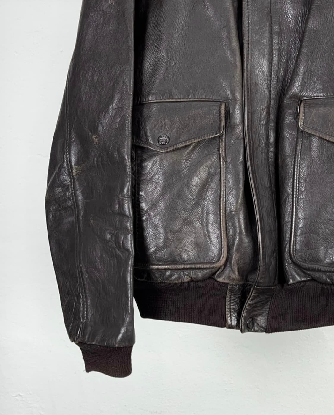 쇼트 다크브라운 트윈 플랩포켓 내피 레더 자켓 상품이미지4