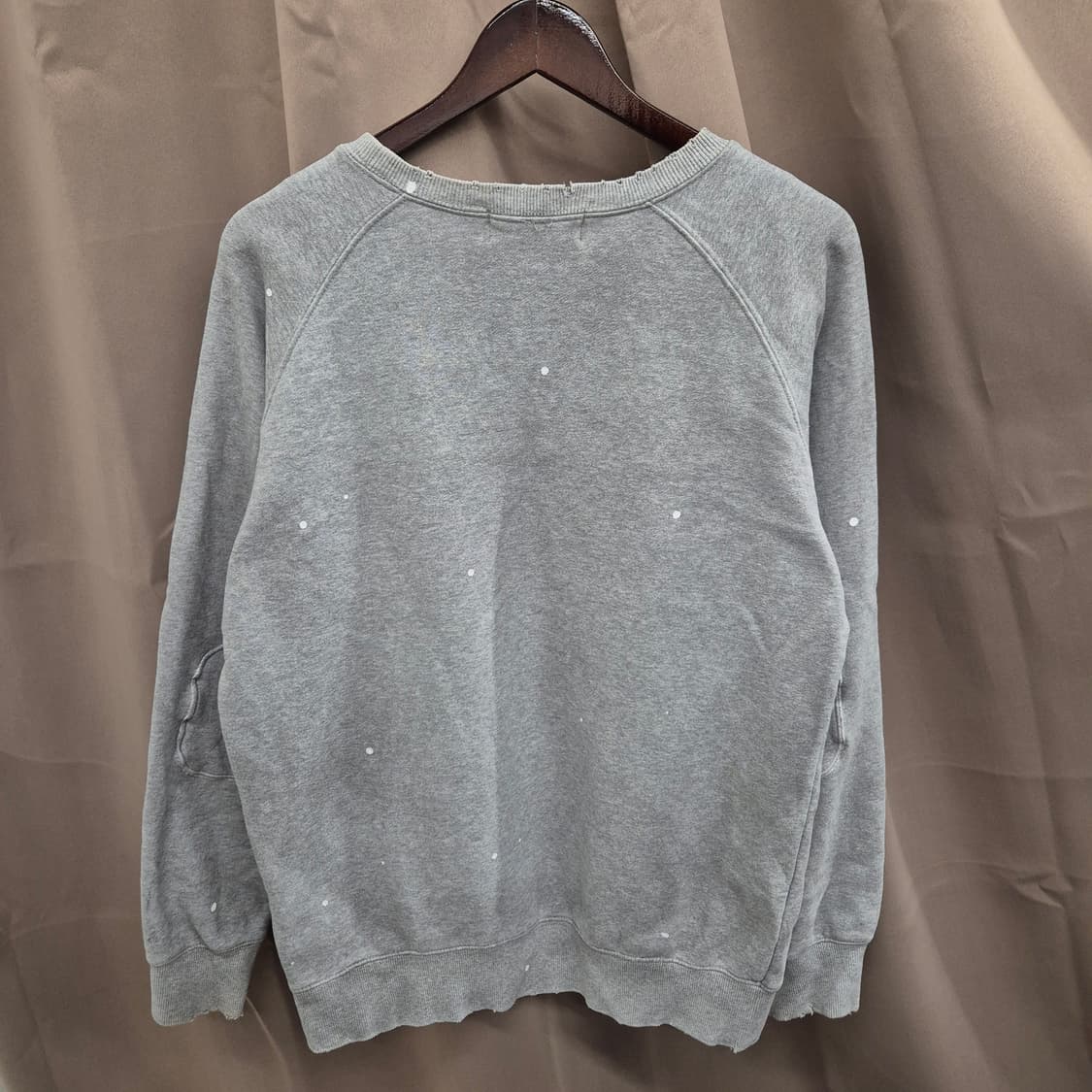 아크네 스튜디오 데미지 로고 맨투맨 상품이미지3