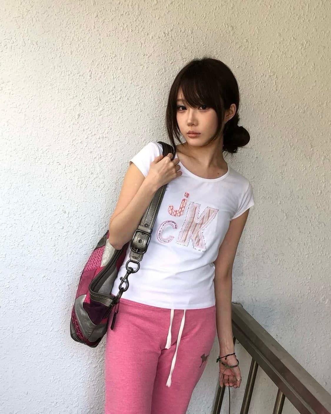 M Calvin Klein 캘빈클라인 아플리케 큐빅 티셔츠 상품이미지1