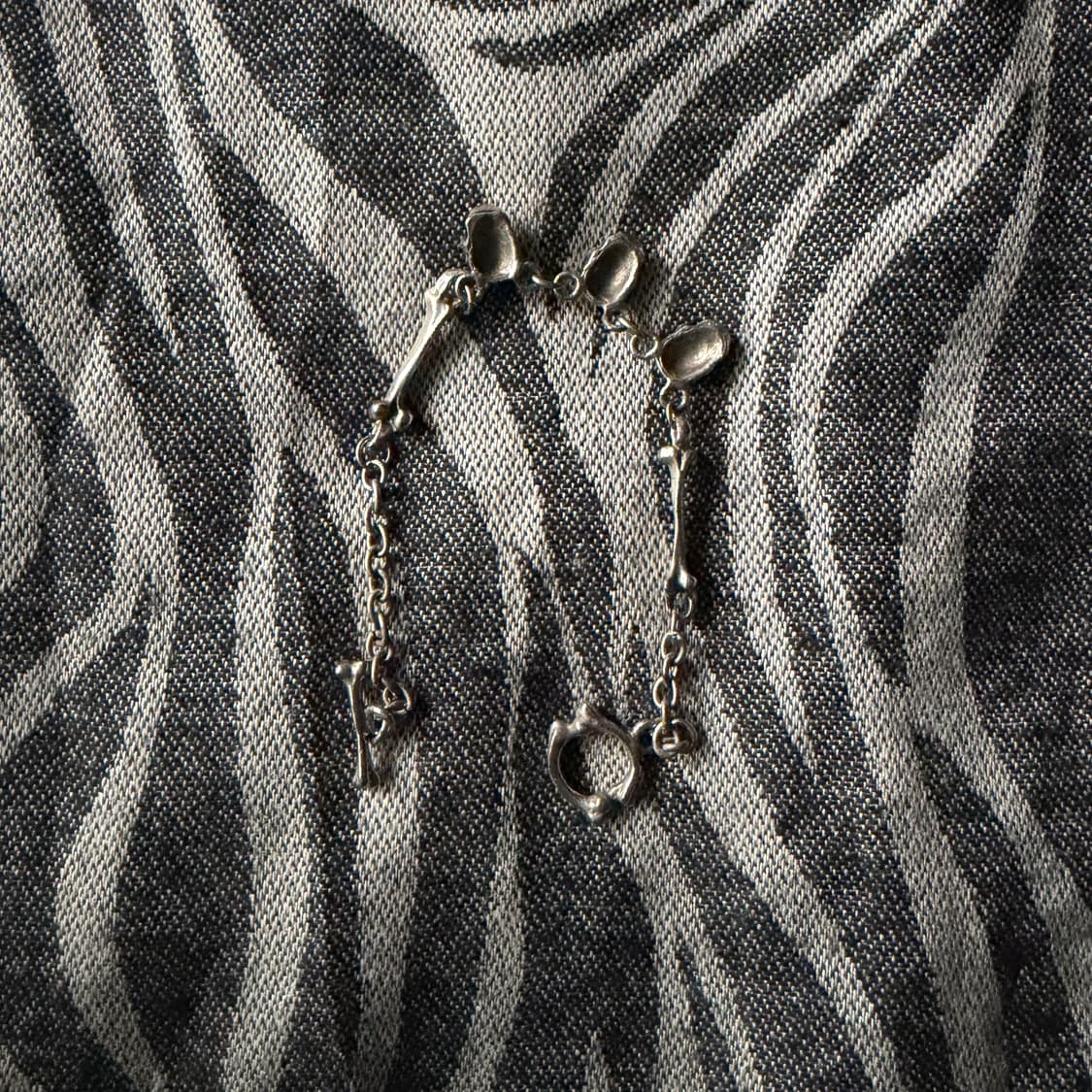 Skull bone bracelet 상품이미지4