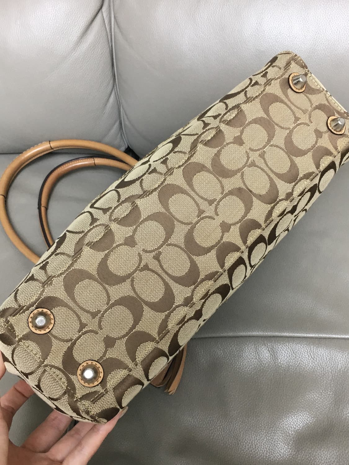 코치 베이지 갸루 숄더백 상품이미지5