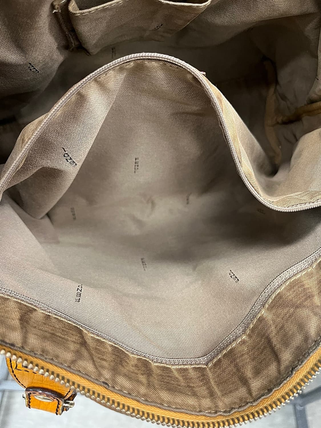 펜디 FF로고 빈티지 도트백  상품이미지7