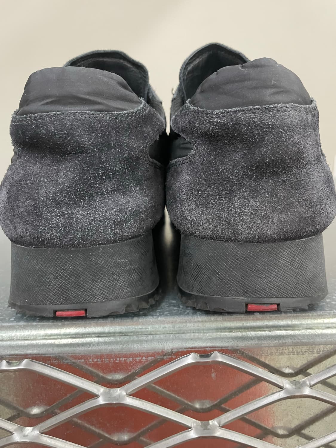 프라다 스웨이드 스니커즈 블랙 39 상품이미지8