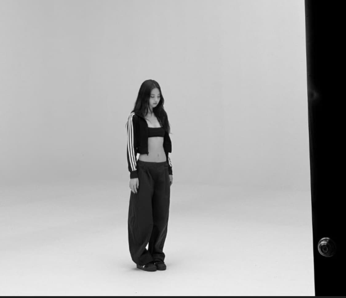 jx8111/ 아디다스 오리지널스 어시메트릭 우븐 블랙 팬츠 제니 상품이미지2