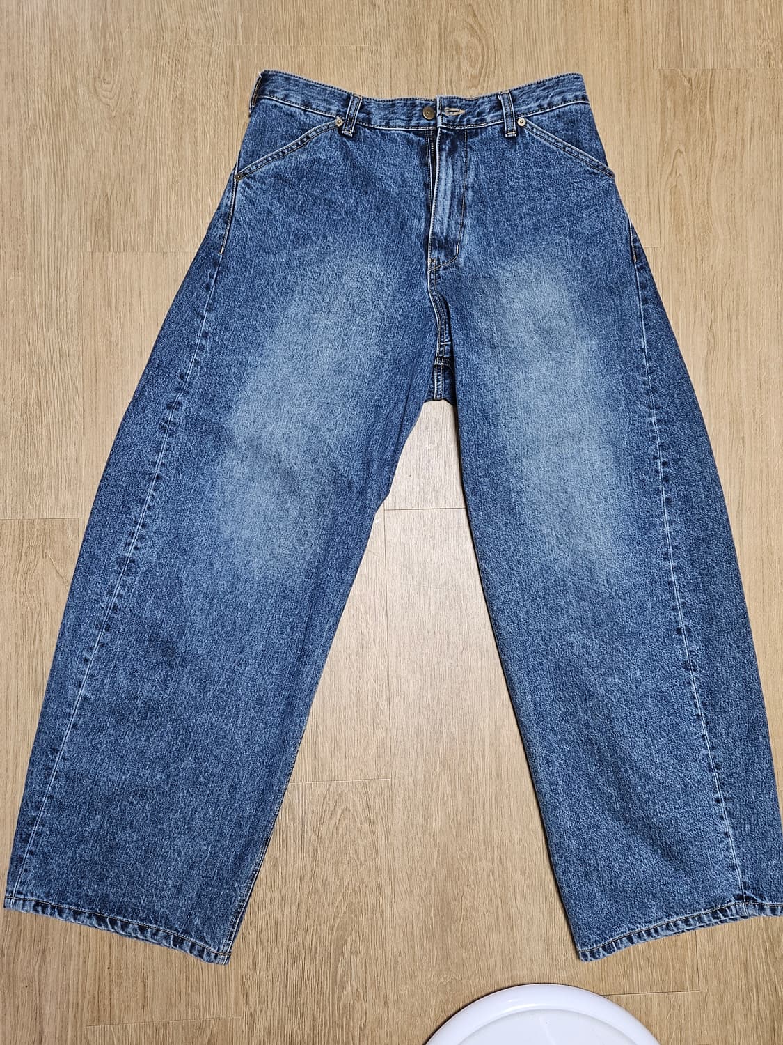 해칭룸 와이드 커브진 워싱 블루 4사이즈 상품이미지3