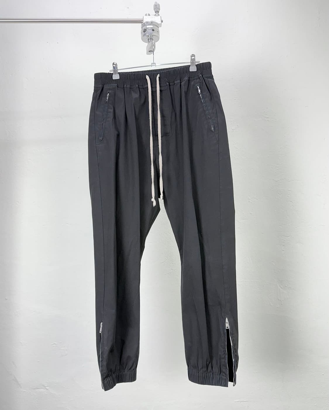 릭 오웬스 19ss 테쿠아틀 블랙 드로스트링 트랙 팬츠 상품이미지1