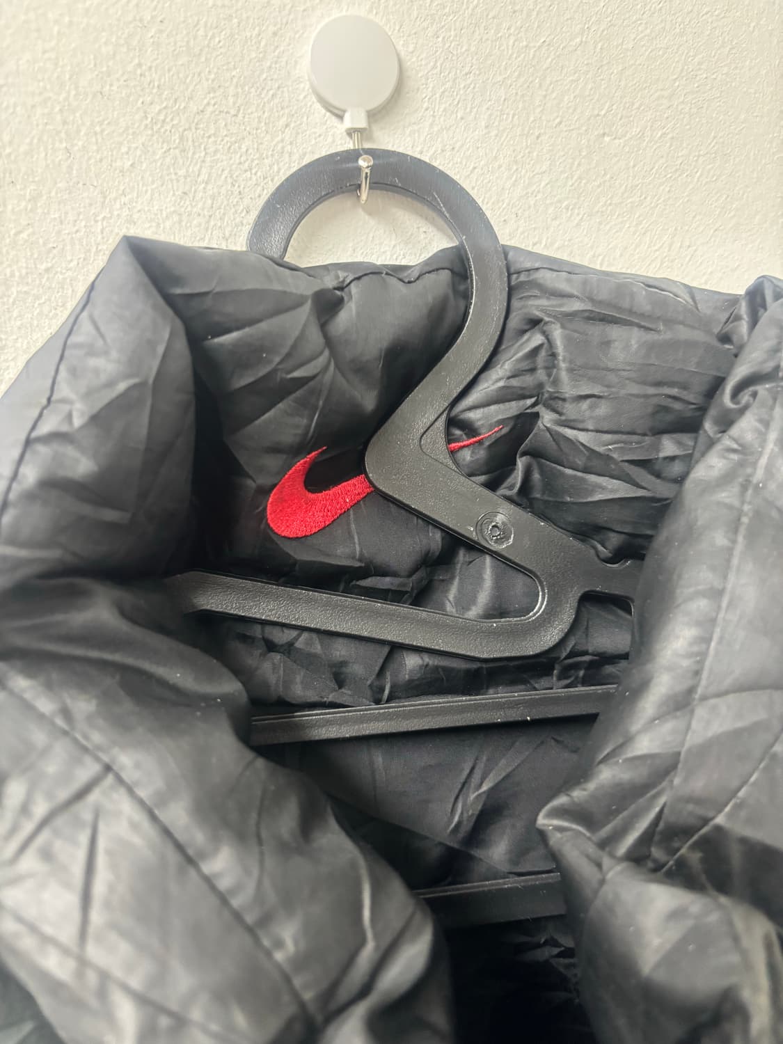 나이키 레드 스우시 리버시블 오버핏 블랙 패딩 상품이미지3