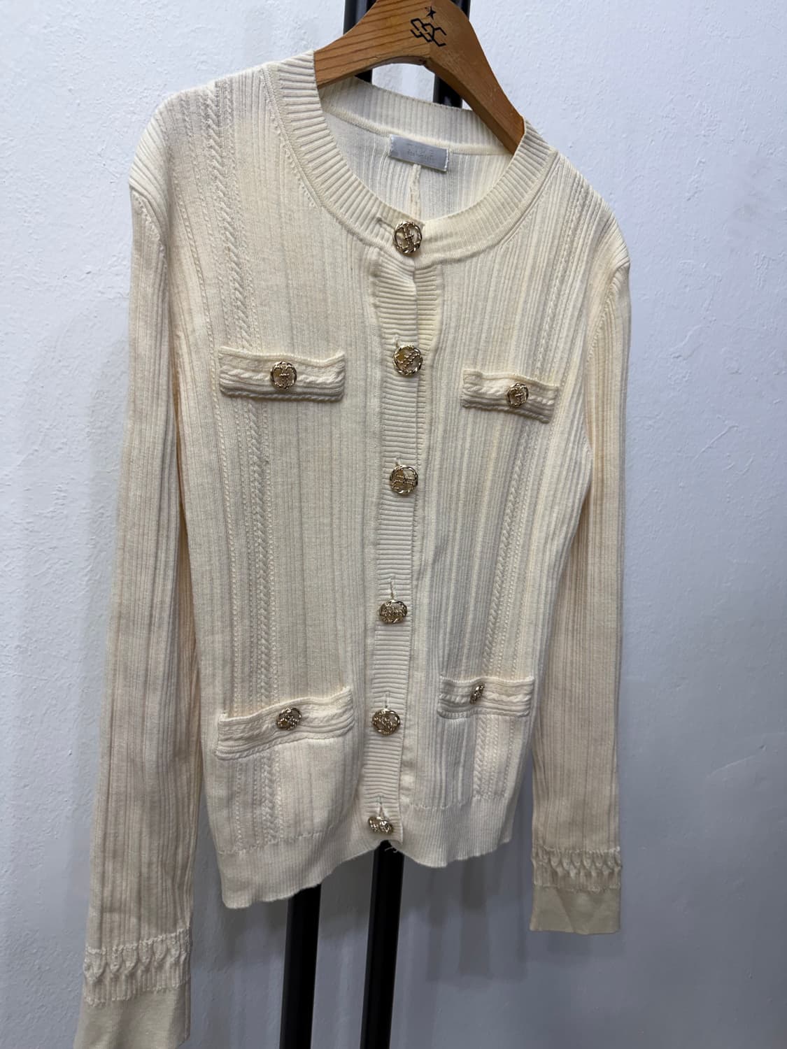 정품) TIME 타임 한섬 21ss 아이보리 금장버튼 가디건 90F 상품이미지2