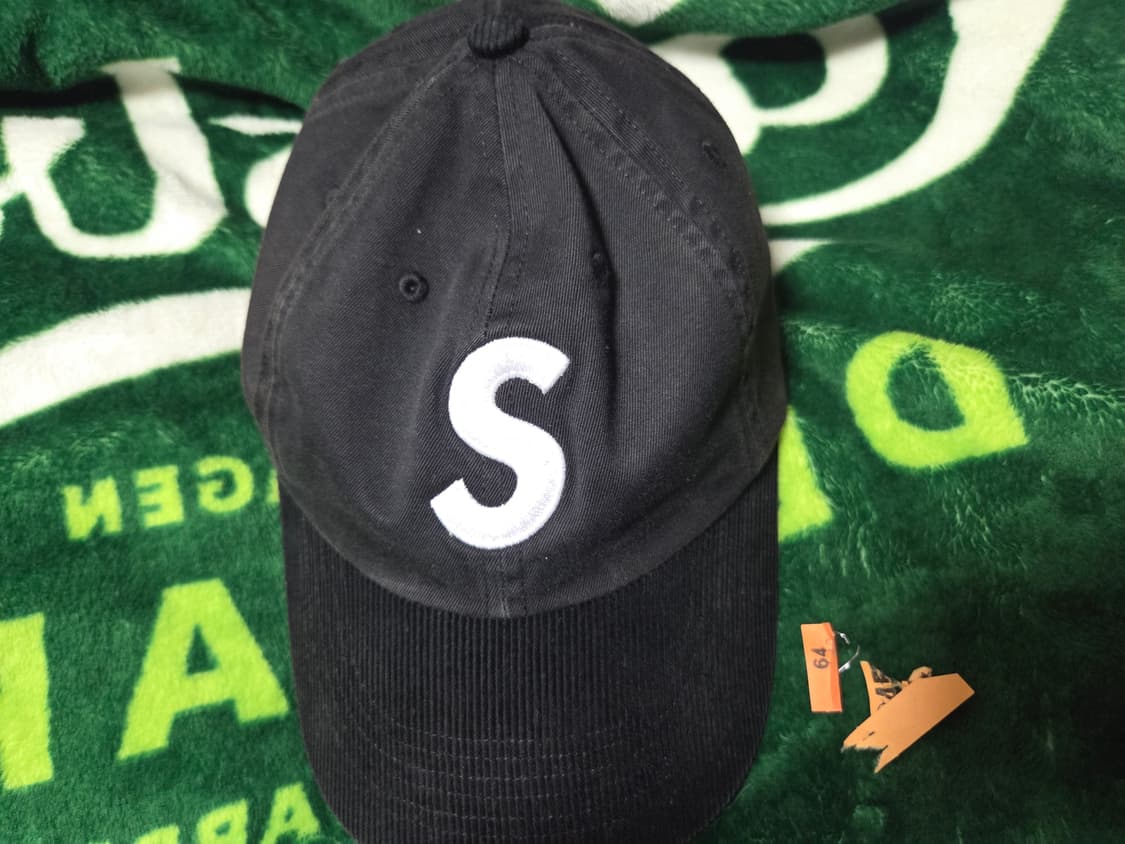 슈프림 투톤 S로고 6패널 블랙 24ss 상품이미지1