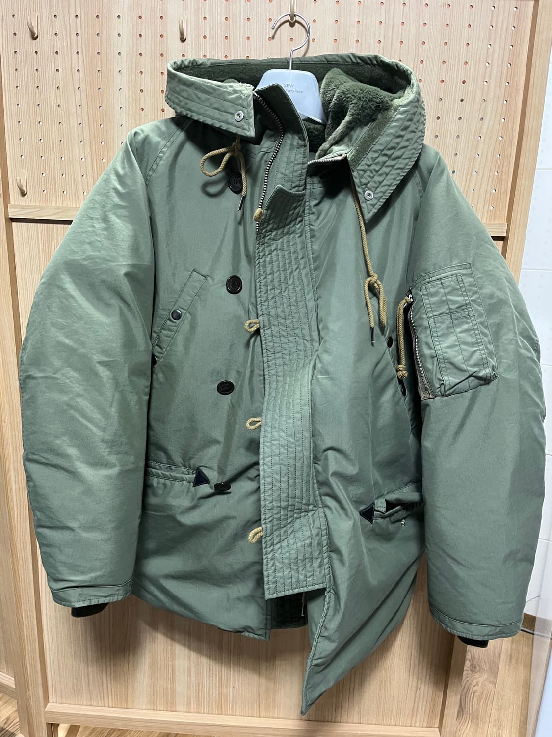 [2사이즈] 비헤비어 N3B 덕다운 밀파카 세이지 올리브 상품이미지2