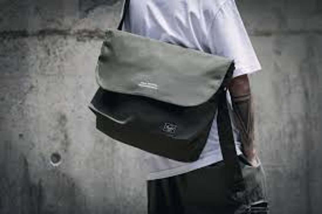 더블탭스X허쉘 콜라보 크로스백 상품이미지6