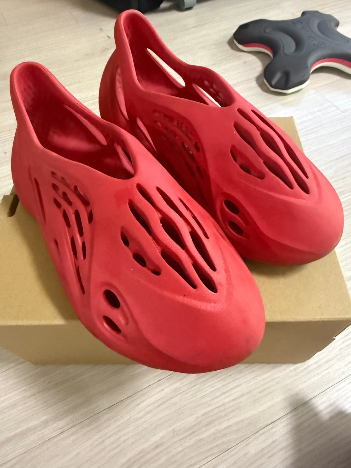 이지 폼러너 버밀리온 275 상품이미지2