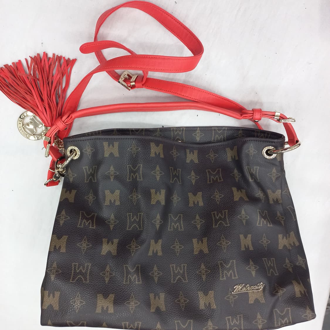 메트로시티 모노그램 숄더백 브라운 상품이미지1