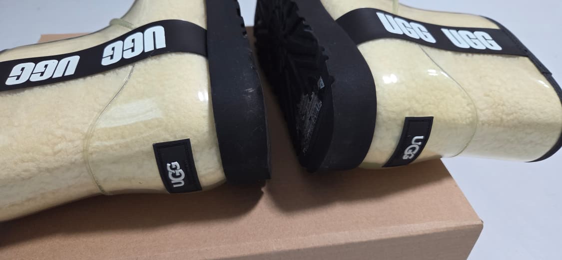 UGG 어그 클리어 미니 부츠 240사이즈 (usa8,eu39)
택포 상품이미지4