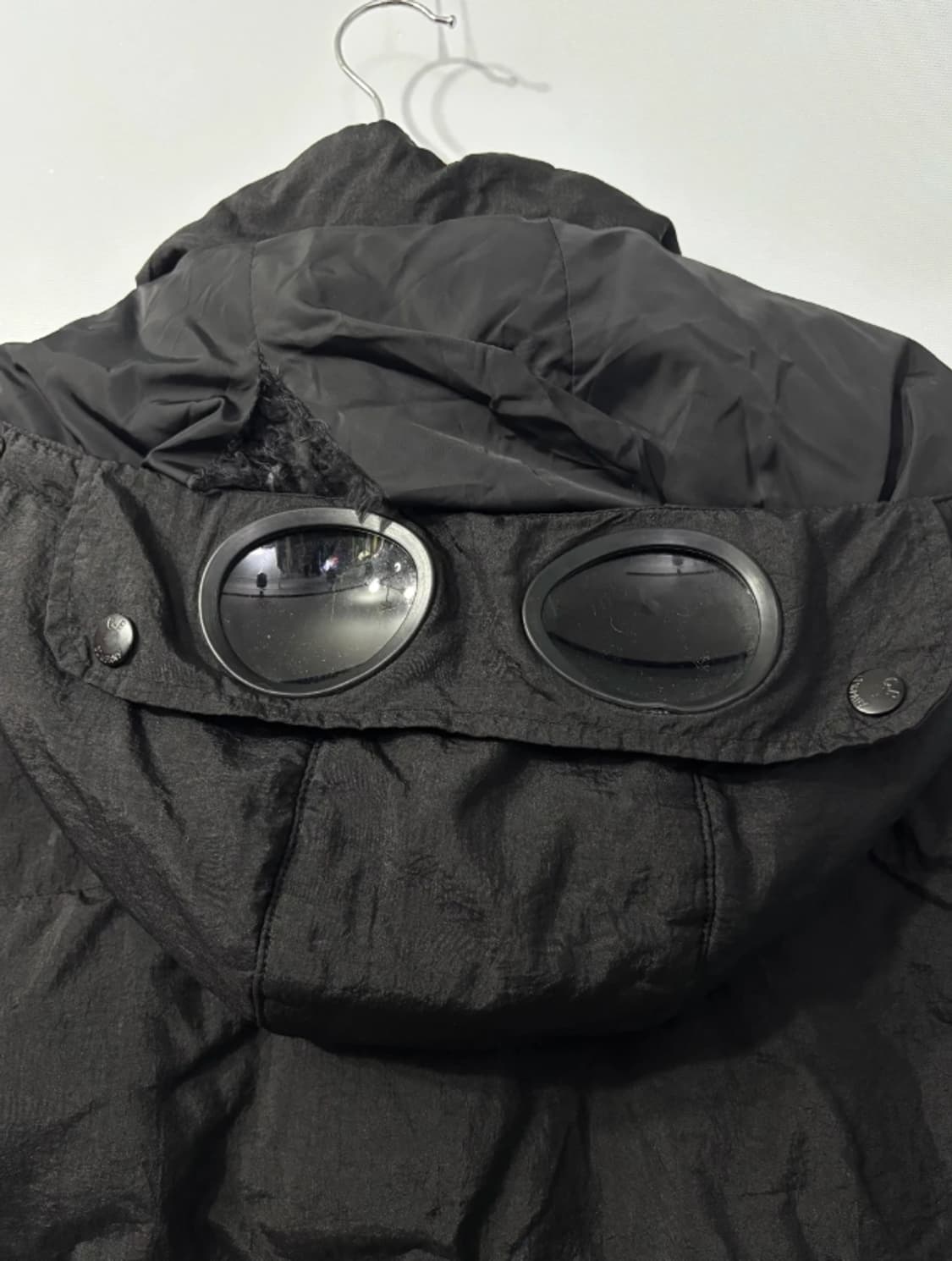 CP컴퍼니 고글 패딩 베스트 블랙 L 상품이미지2