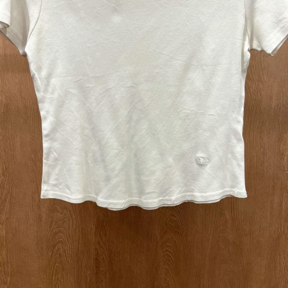 버버리 런던 반팔 티셔츠 노바체크 숄더 브이넥 로고 자수 디테일 화이트 상품이미지5