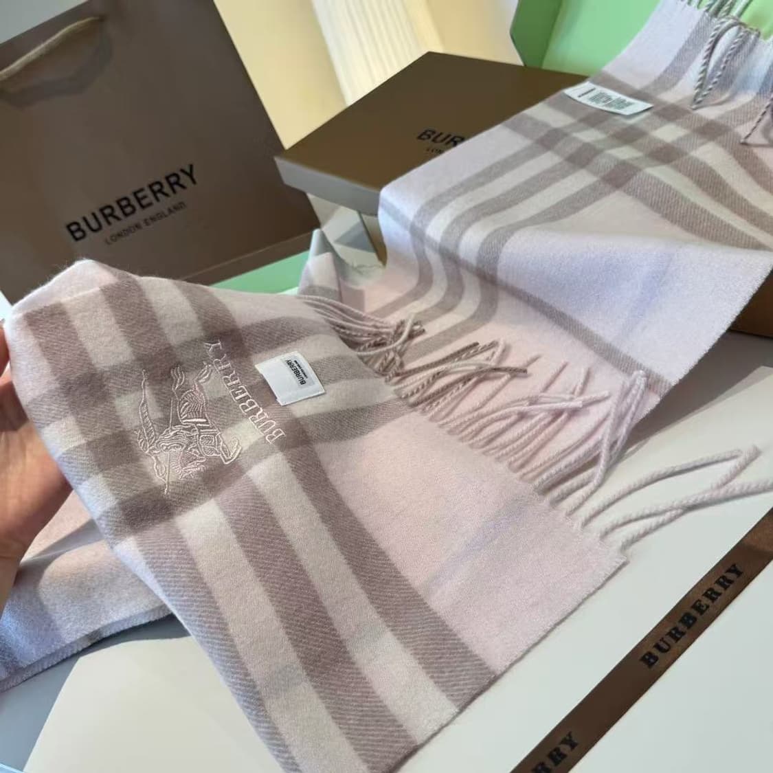 버버리숙녀 리버서블 스카프
 상품이미지3