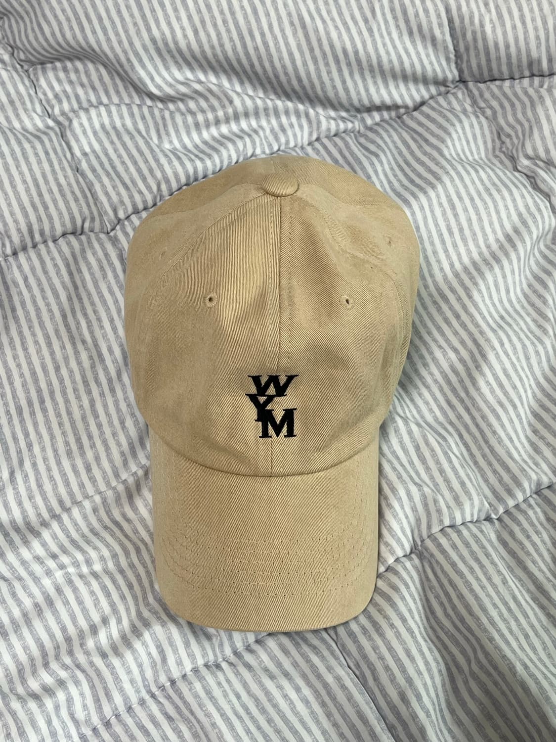 우영미 블랙 로고 볼캡 베이지 - 22FW 상품이미지3